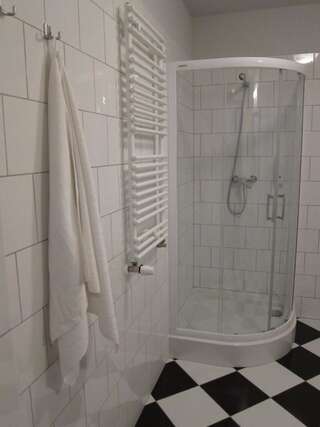 Хостелы Hostel Wratislavia Вроцлав Четырехместный номер с ванной комнатой-2