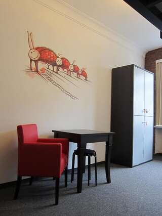 Хостелы Hostel Wratislavia Вроцлав Спальное место в общем 5-местном номере для мужчин и женщин с ванной комнатой-3