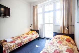 Хостелы Hostel Wratislavia Вроцлав Двухместный номер с 2 отдельными кроватями и ванной комнатой-2